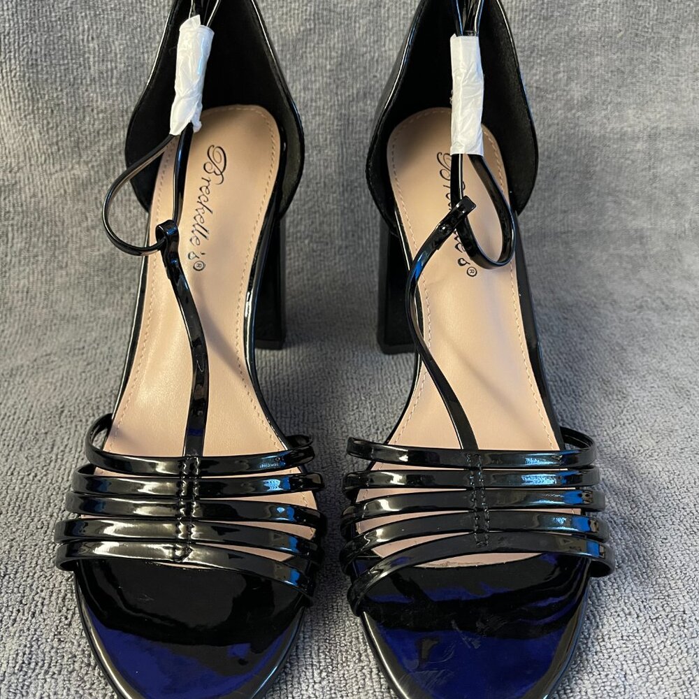 Breckelle's Aniston-17 Black Patent PU Open Toe T-Strap Block Heel Sandals-Sz 7